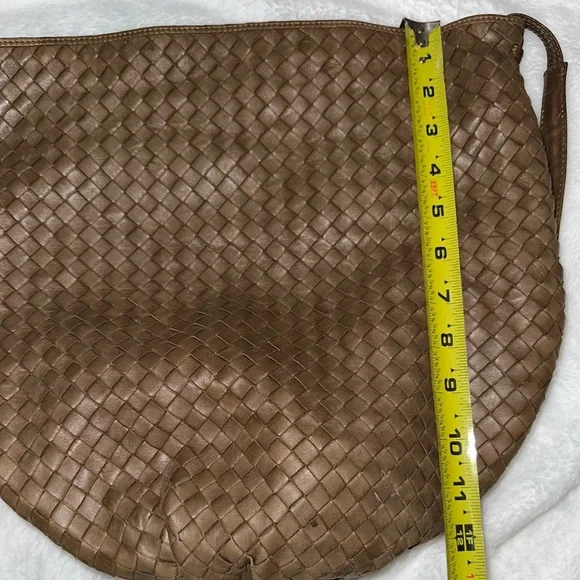Bottega Veneta 🔥Taupe Woven Leather Shoulder Bag🔥 - Picture 7 of 13